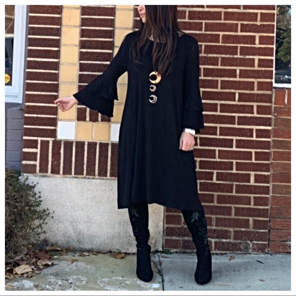 ✨LAST ONE✨Black bell sleeve loose fit dress - Picture 2 of 8